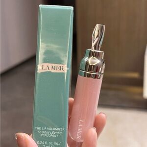 La Mer Lip Volumizer in Pink and Silver